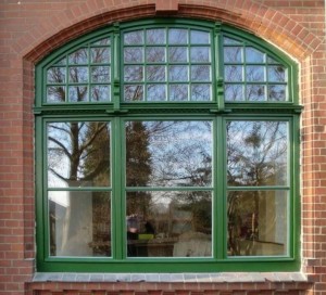 historische Fenster mit Folie